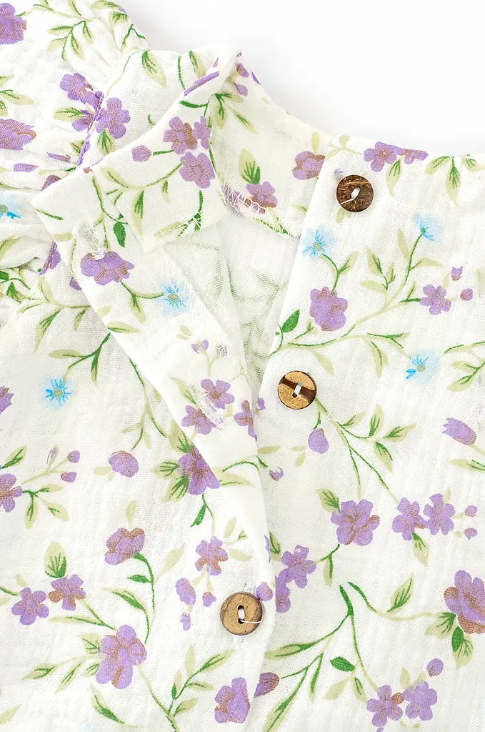 Пісочник з мусліну для дівчинки на ґудзиках Violet flowers з пов'язкою - фото 2