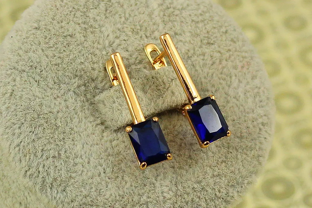 Сережки підвіски Xuping Jewelry Прима із синім каменем 2,2 см золотисті - фото 2