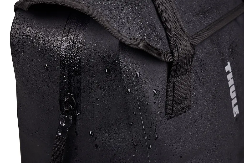 Велосипедный рюкзак Thule Shield Backpack 23L с InLock (Black) 3205480 (TH 3205480) - фото 10