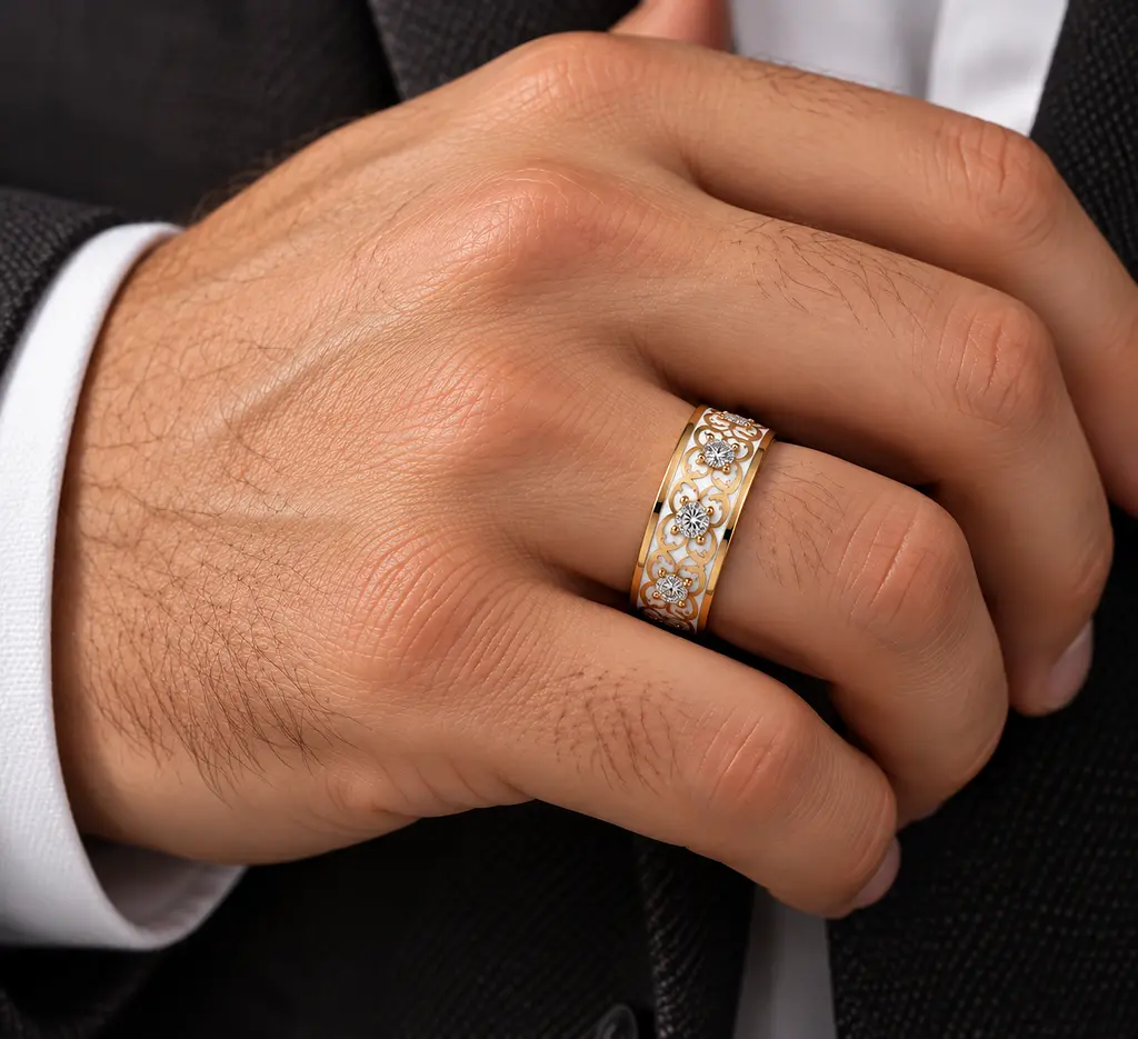 Чоловіча обручка Jewellery Continent з жовтого золота з діамантами та білою емаллю 23 (К-0870) - фото 5