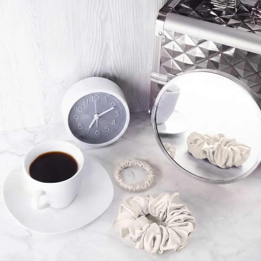 Набор из 2 шелковых резинок для волос Чумацький Шлях S+L - два режима фиксации молочный (1245-02) - фото 2