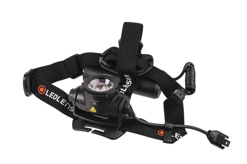 Налобный фонарь Ledlenser H15R Core заряжается 2500/1000/20 - фото 4