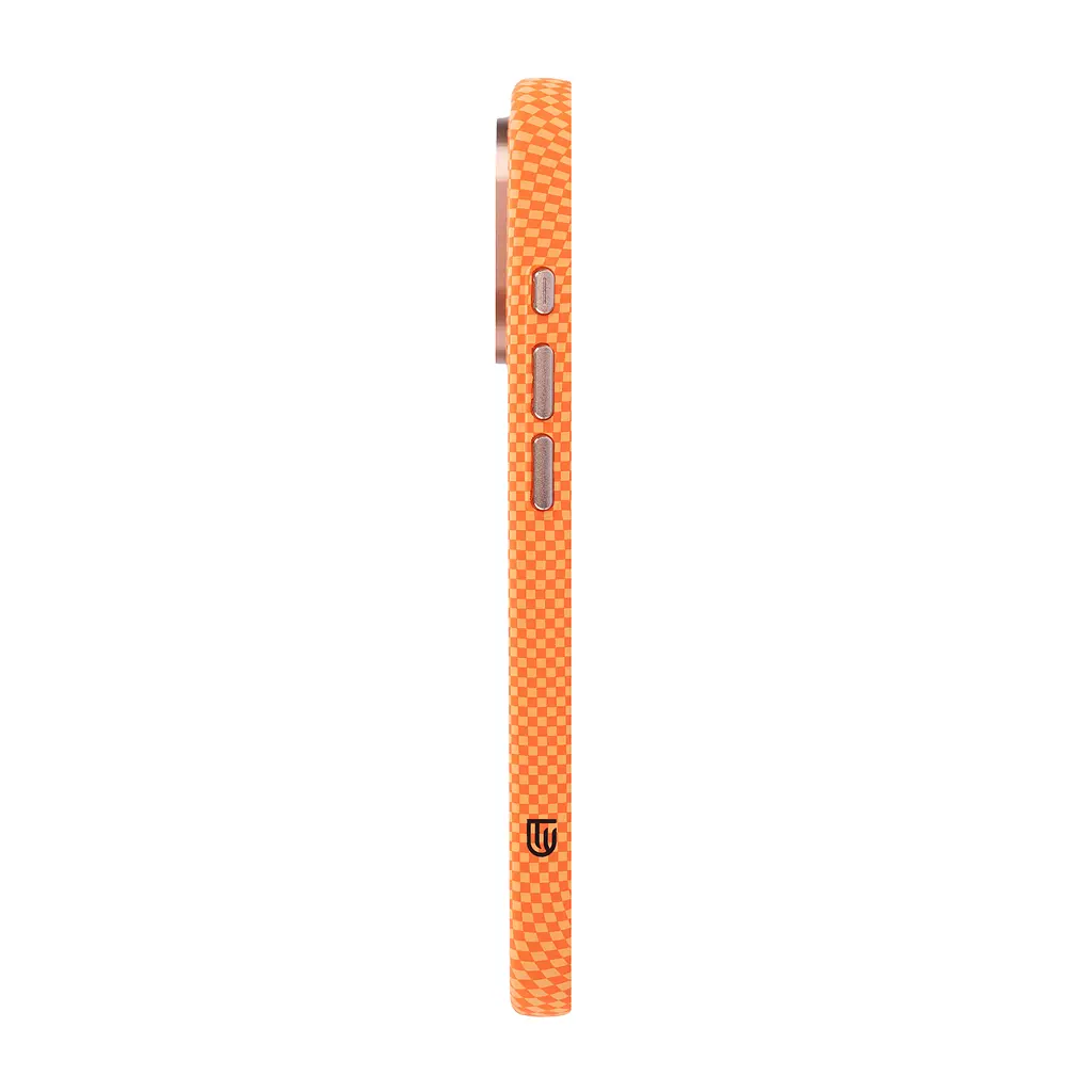 Карбоновый чехол для Apple iPhone 17, LikeCarbon2 SE MagCase, оранжевый, тонкий защитный чехол-панель из поликарбоната с магнитами N52, MagSafe, противоударный, совместим с беспроводной зарядкой, приподнятые края для защиты камеры - фото 6