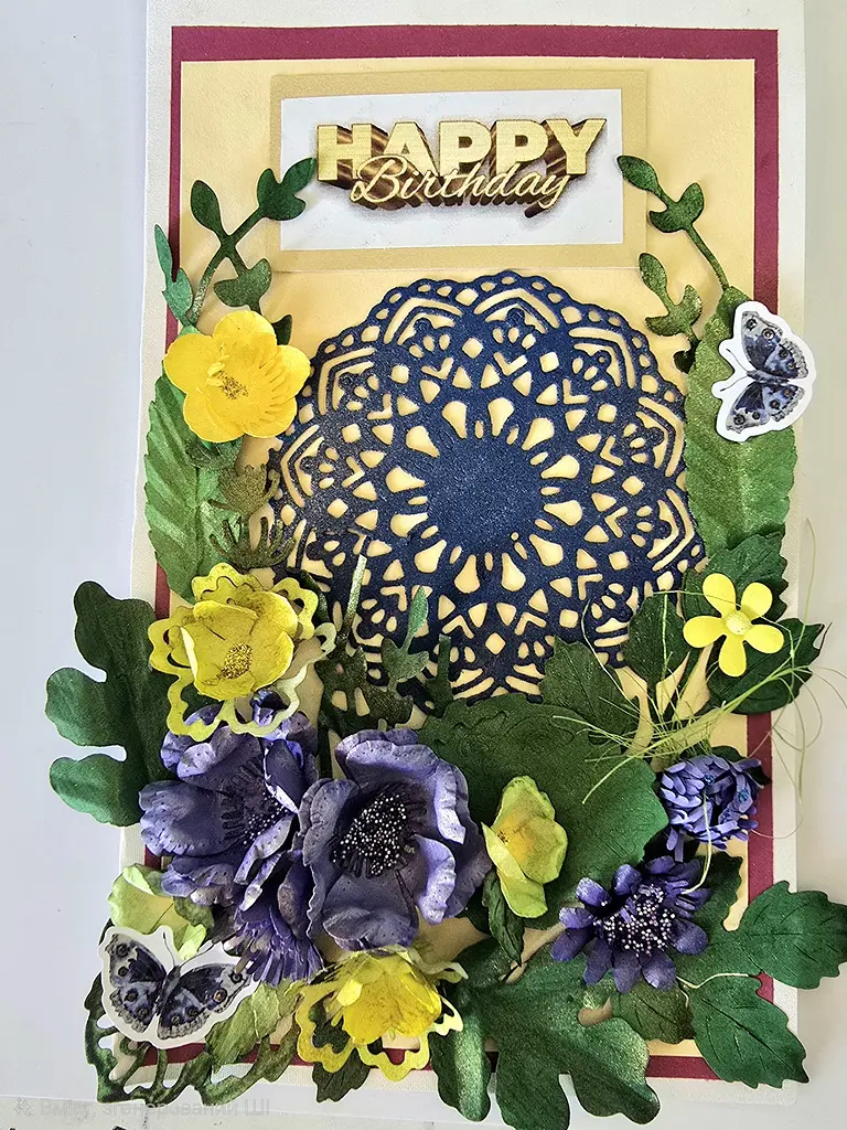 Вітальна листівка 3D з жовтими та фіолетовими квітами Hapy Birthday