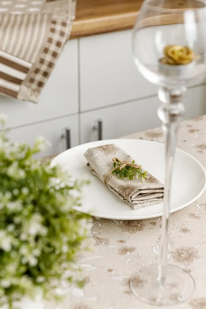 Скатертина Прованс Господиня Квіти 180х136 см бежева (31566) - фото 4