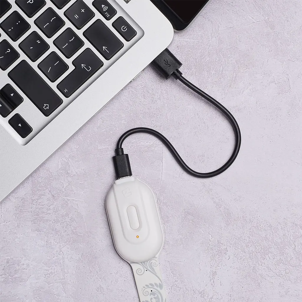 Закладка-ліхтарик Flexilight Rechargeable Класика Білі квіти, 14,7х3,6х1,3 см (FLRWF) - фото 7