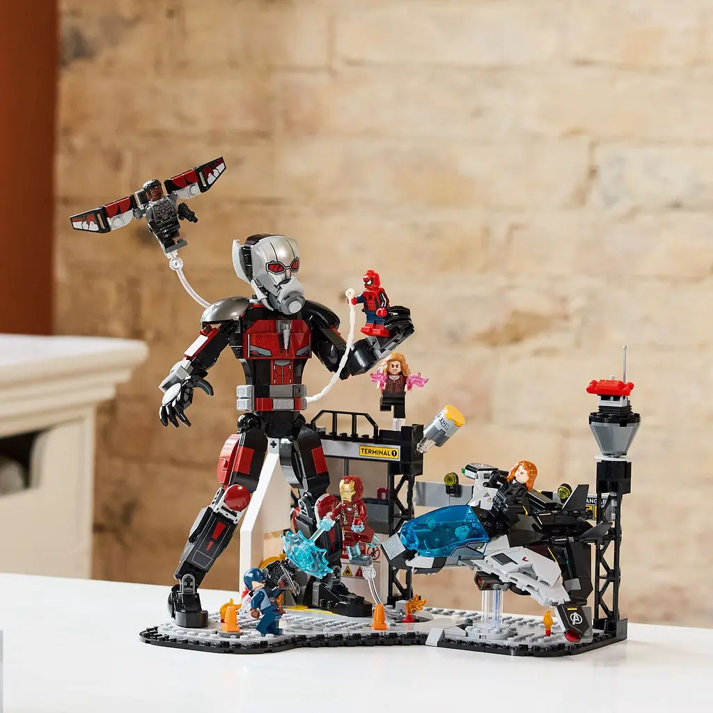 Конструктор LEGO Marvel Первый мститель: Противостояние Приключенческая битва, 736 деталей (76314) - фото 3