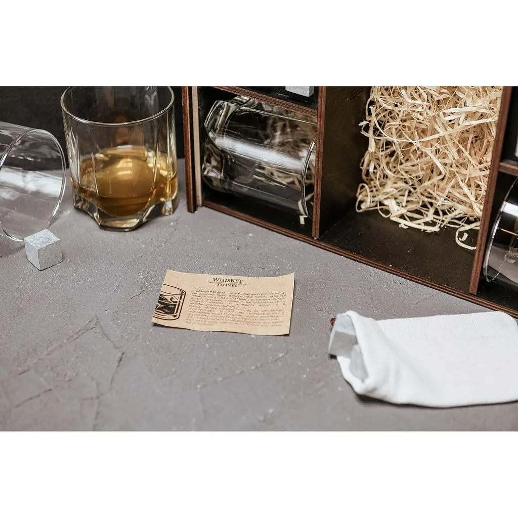Подарунковий набір Whiskey Stones камені для віскі у дерев'яному пеналі №8 + 4 склянки Pasabahce Luna + щипці + мішечок - фото 4