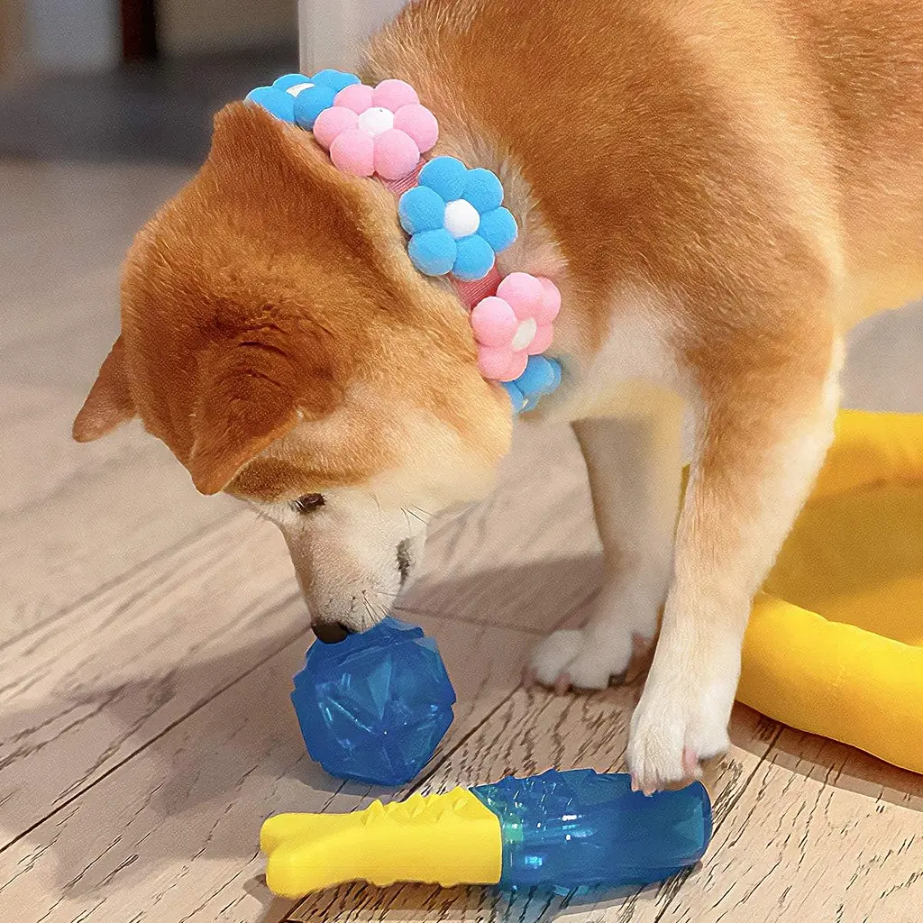 М'ячик для собак, що світиться Diamond Shape Elastic Squeaky Dog Ball з пищалкою - фото 7