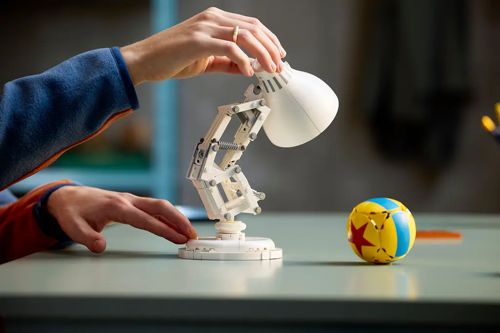 Конструктор LEGO Ideas Disney Pixar Luxo Jr. 613 деталей (21357) - фото 18