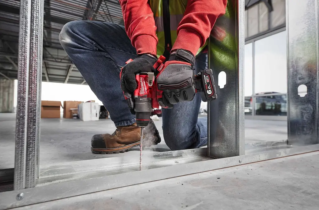 Набор из двух аккумуляторных инструментов Milwaukee M12 FPP2A2-402X акб М12 2х4 А/ч ЗП C12C кейс - фото 7
