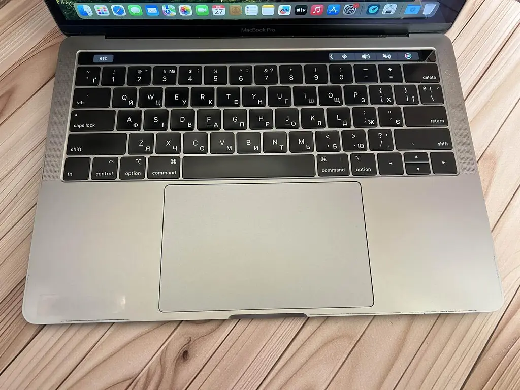Ноутбук Apple MacBook Pro 13" 2018 A1989 i7-8559U/16/500 (C02XF1K7JHD3) Б/в - фото 2