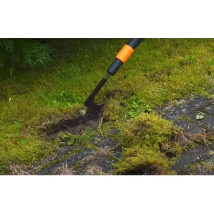 Сапка Fiskars QuikFit для прибирання трави на доріжці патіо (1000687) - фото 4