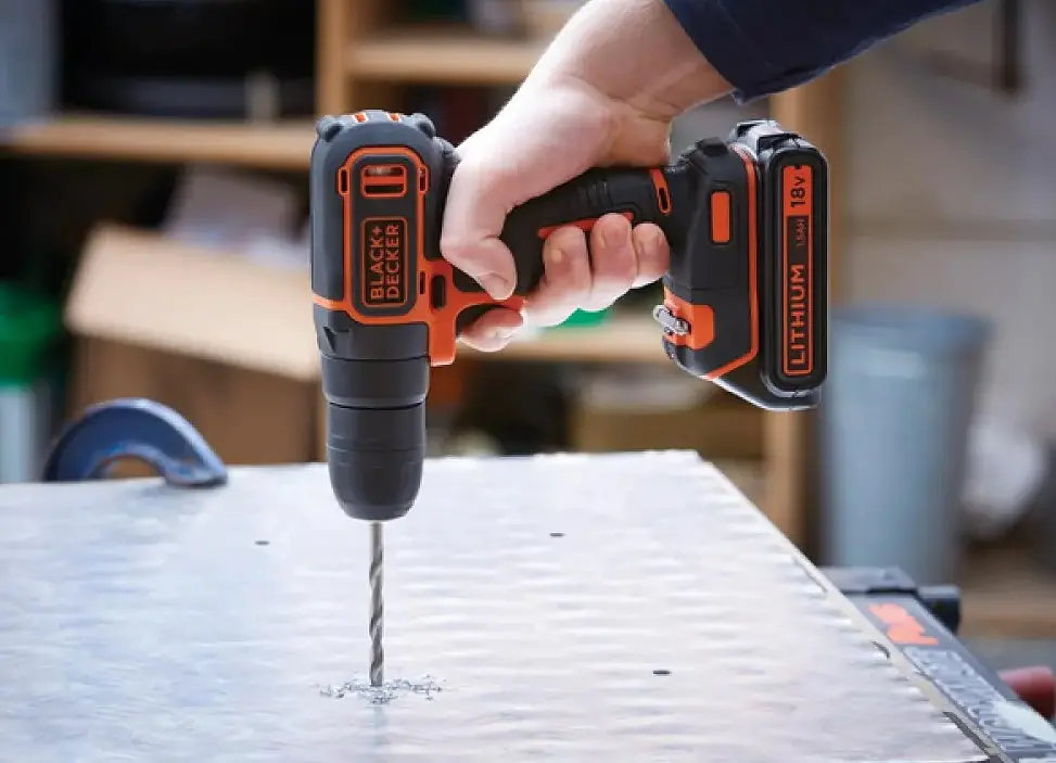 Акумуляторний дриль-шурупокрут Black+Decker з АКБ та ЗП BDCD18 - фото 3