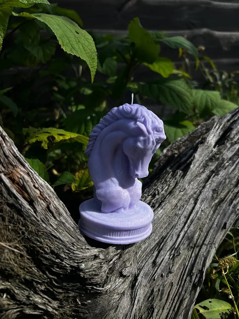 Свічка Кінь лілового кольору Hand Made