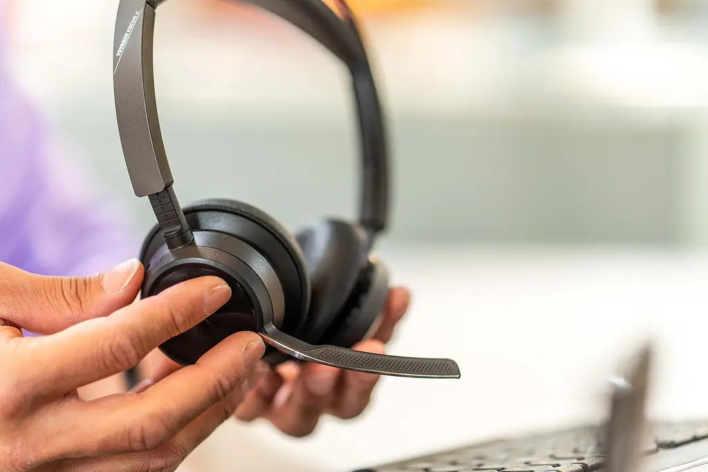 Гарнітура Poly комп'ютерна стерео On-ear Voyager Focus 2 USB-A Bluetooth всеспрямований ANC Acoustic fence чорний (76U46AA) - фото 10