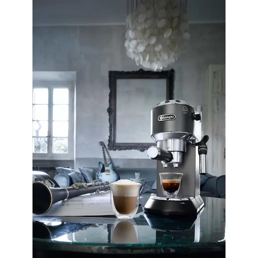 Ріжкова кавоварка еспресо DeLonghi EC685.BK - фото 7
