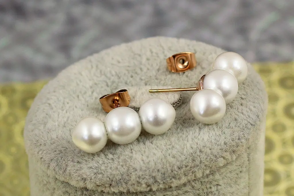 Сережки гвоздики Xuping Jewelry три перлини 2.2 см золотисті - фото 2