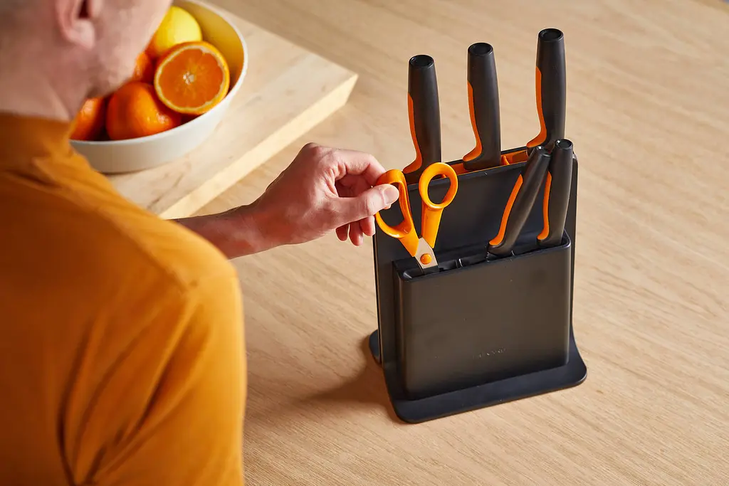 Набір кухонних ножів з пластиковим блоком Fiskars Functional Form ™ 5 шт 1057554 - фото 11