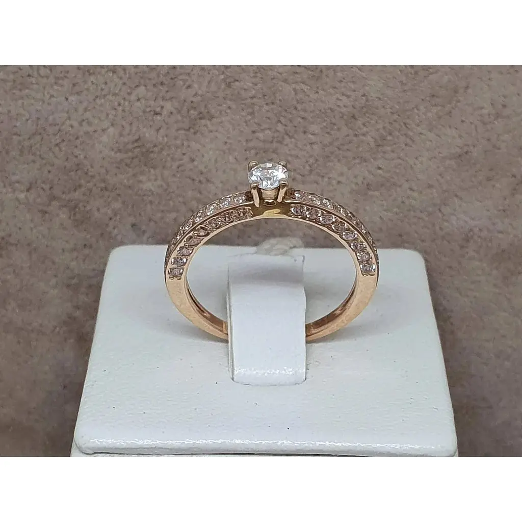 Золоте кільце Родинні коштовності з фіанітами. 111712 17,5 - фото 4