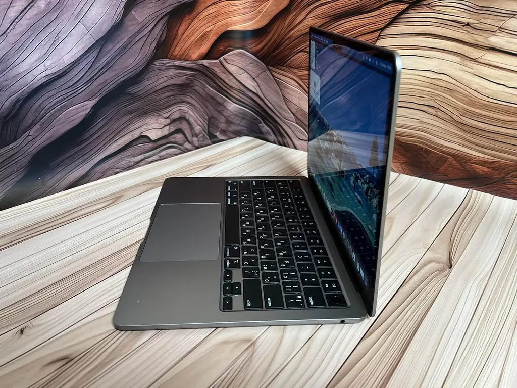 Ноутбук Apple MacBook Air 13.6" 2022 M2/24GB/512GB (GXY2D3K91H) Б/в - фото 3