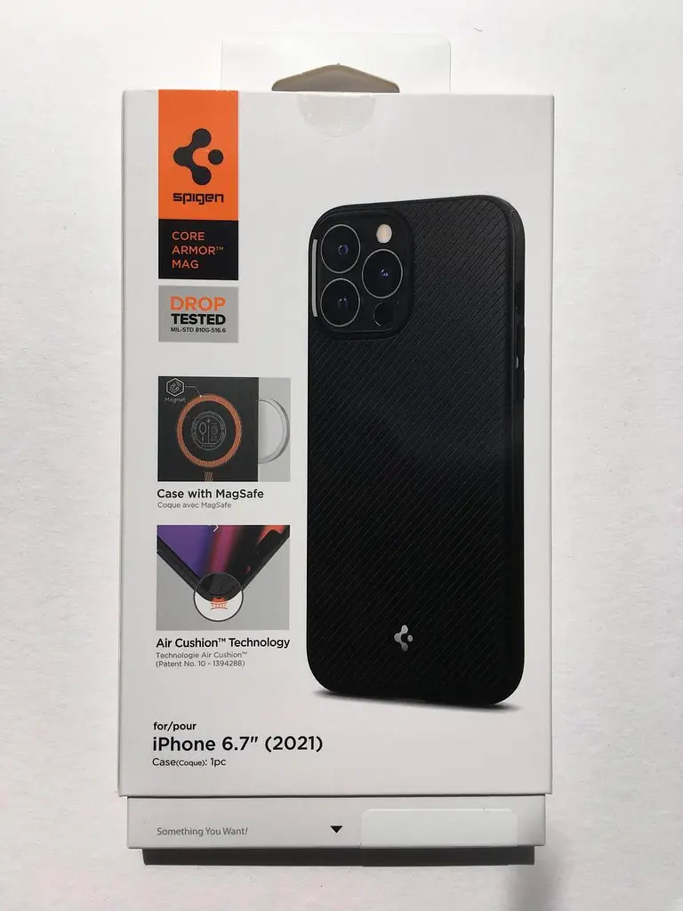 Оригінальний протиударний чохол для iPhone 13 Pro Max / iPhone 12 Pro Max Spigen Core Armor Mag MagSafe (MagFit) Black ACS03226 - фото 2