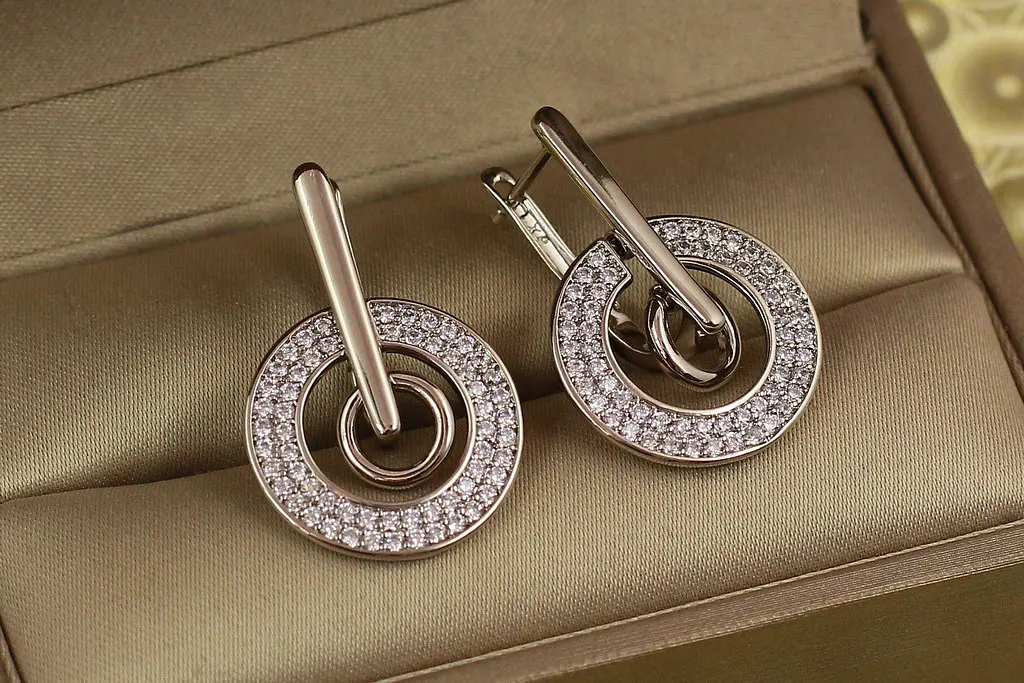 Сережки Xuping Jewelry орбіта 2.5 см сріблясті - фото 2