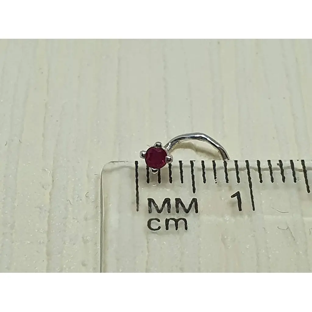 Серебряная серьга-пирсинг в нос Dear. 1018.1С Красный - фото 3