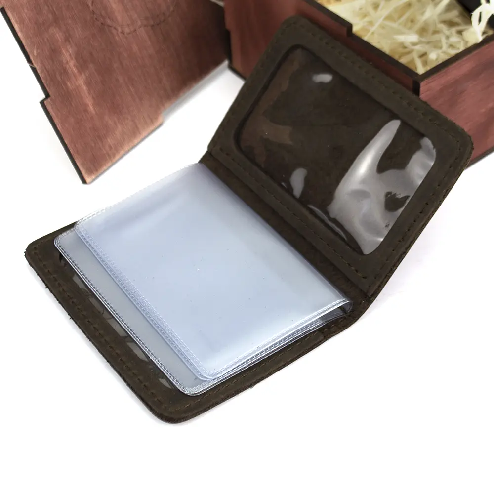 Подарочный набор мужской в коробке Handycover №46 (коричневый) ключница, обложка на документы и паспорт - фото 5