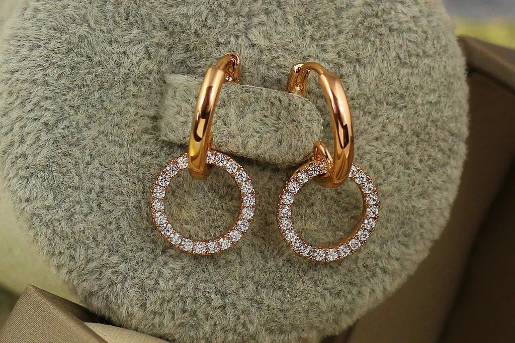 Серьги Xuping Jewelry тонкое кольцо в кольце 2.2 см золотистые - фото 2