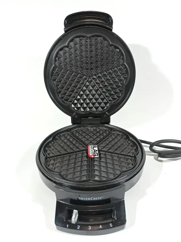 Вафельница сердечки Silver Crest SWE 1200 black