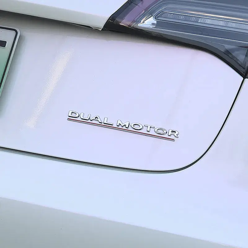 Емблема напис Dual Motor для Tesla Хром + Хромово-Червона лінія пластик на скотчі - фото 3