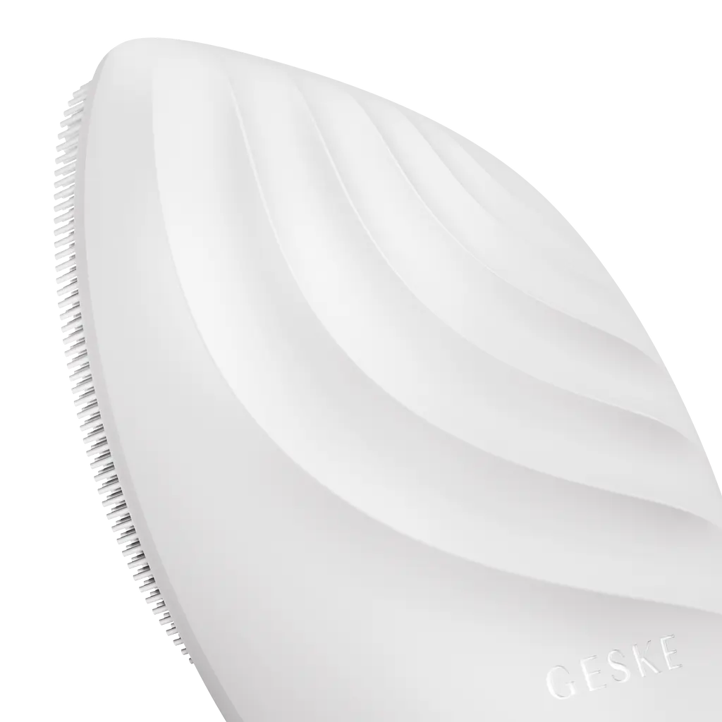 Електронна звукова щітка для обличчя GESKE Sonic Facial Brush 5 в 1 білий - фото 4