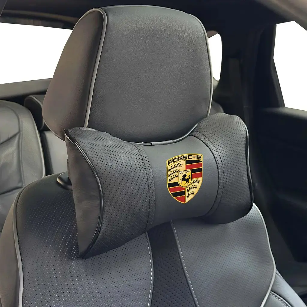 Подушка на підголівник з логотипом Porsche Екошкіра 3D Кольоровий лого Чорна-Чорний кант 1 шт
