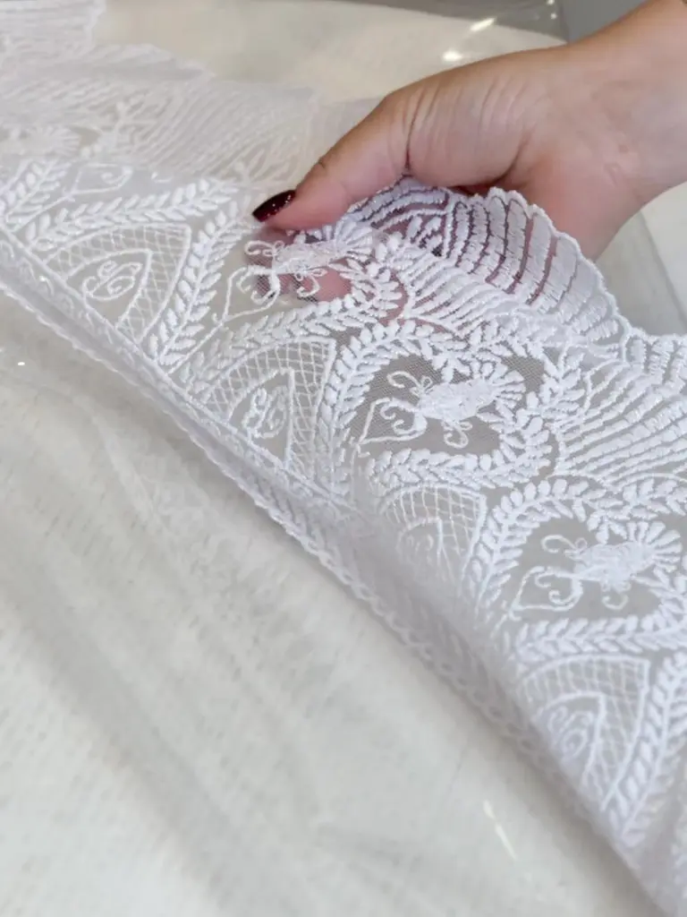 Силиконовая скатерть с белым кружевом Ришелье 15см 400х110 см - фото 10