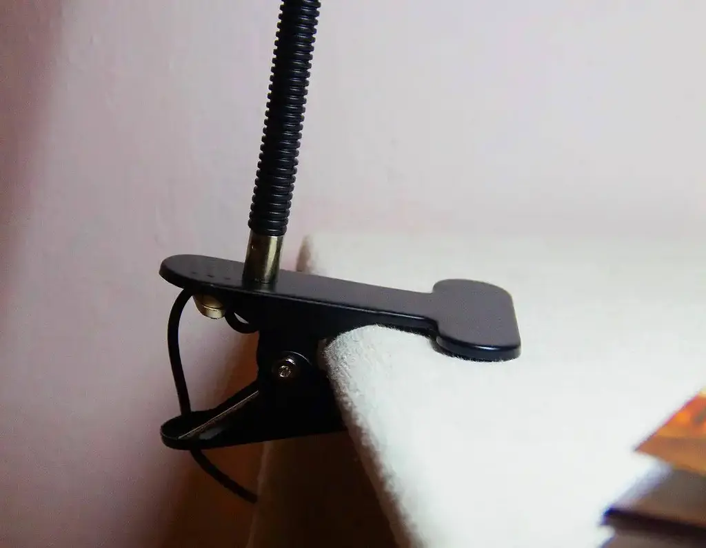 Настільна гнучка лампа UFT Lamp 1 Black на прищіпці  - фото 3