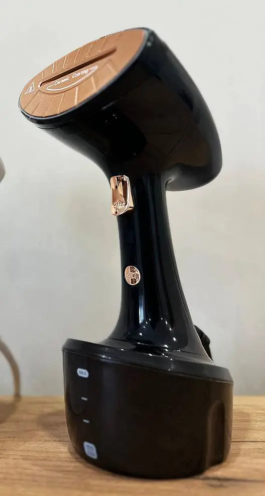 Отпариватель ручной Bitek BT-1285 паровой ручной утюг щетка для одежды дома и штор 1600 Вт Черный - фото 3