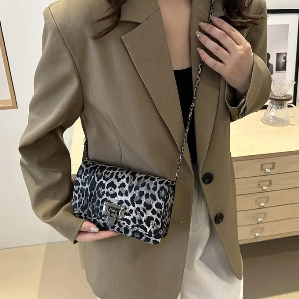 Кросбоді на ланцюжку з еко-шкіри Lilly P2-14502LG сіре - фото 4