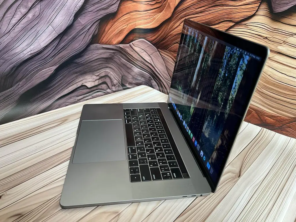 Ноутбук Apple MacBook Pro 15" 2018 i7-8850H/32/512 (C02Y13FFJGH6) Б/в - фото 3