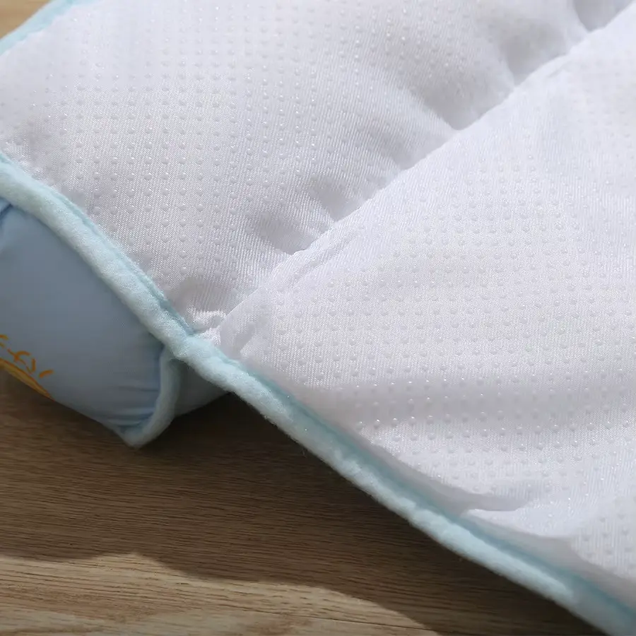 Підстилка, що охолоджує, з подушкою Derby Ice Silk Summer Pet Cooling Mat Bananas для домашніх тварин 60х80 см - фото 3
