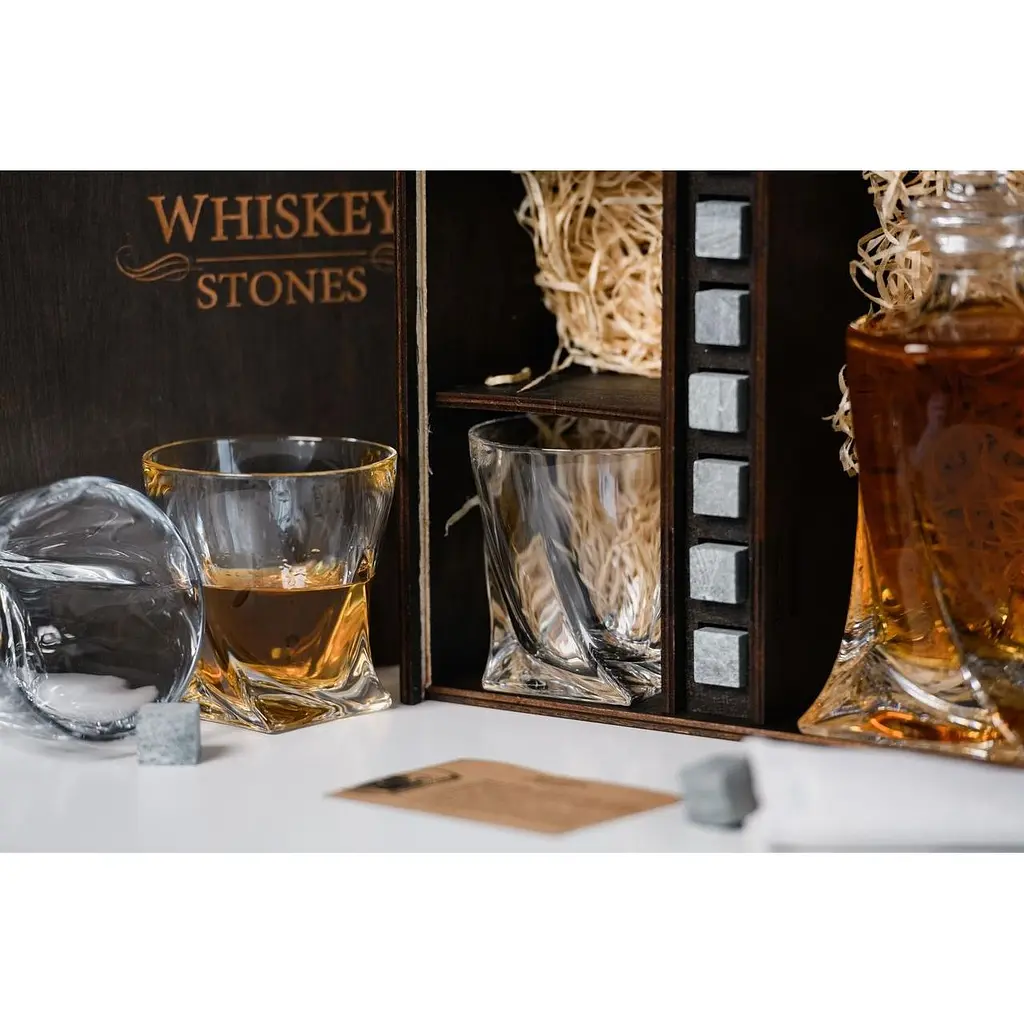 Подарунковий набір Whiskey Stones камені для віскі в дерев'яному пеналі №6 + декантер + 6 склянок Bohemia Quadro + щипці + мішечок - фото 7
