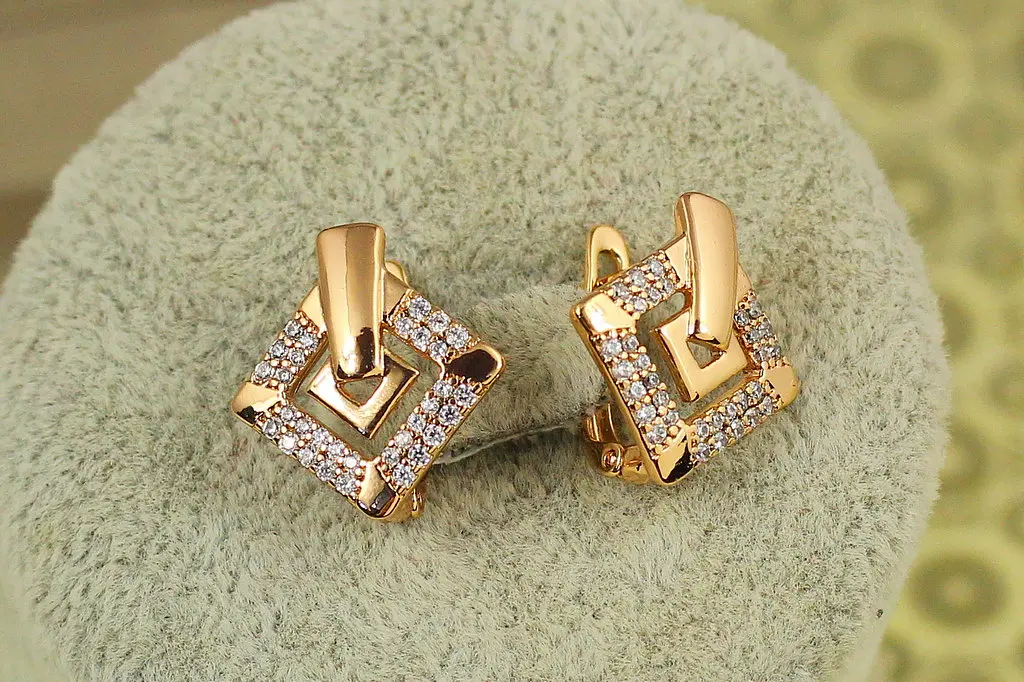 Сережки Xuping Jewelry Баварія 1,7 см золотисті - фото 2