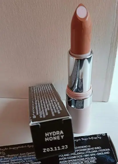 Матова губна помада Avon з гіалуроновою кислотою Супер Зволоження Медова/Hydra Honey - фото 3