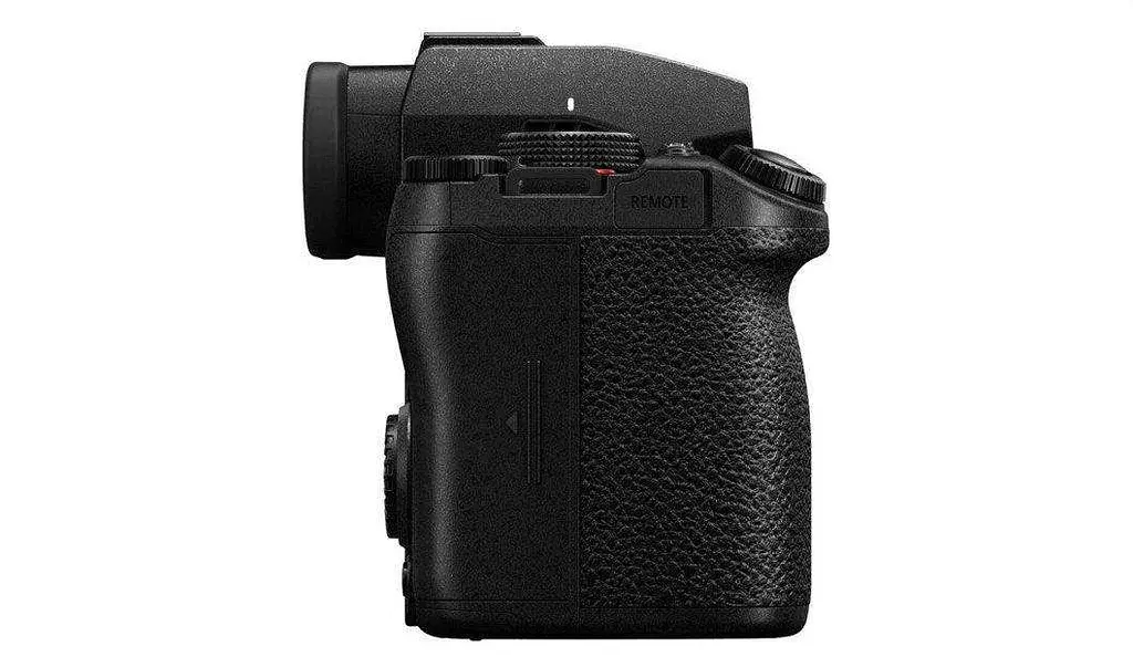 Фотоаппарат Panasonic Lumix DC-S5 II Body (DC-S5M2EE) - фото 8