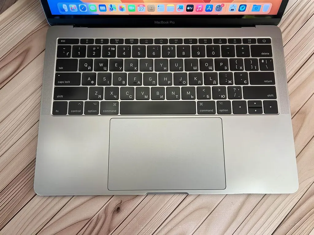 Ноутбук Apple MacBook Air 13" 2017 i5-7360U/8/256 (FVFW55T0HV29) Б/в - фото 2