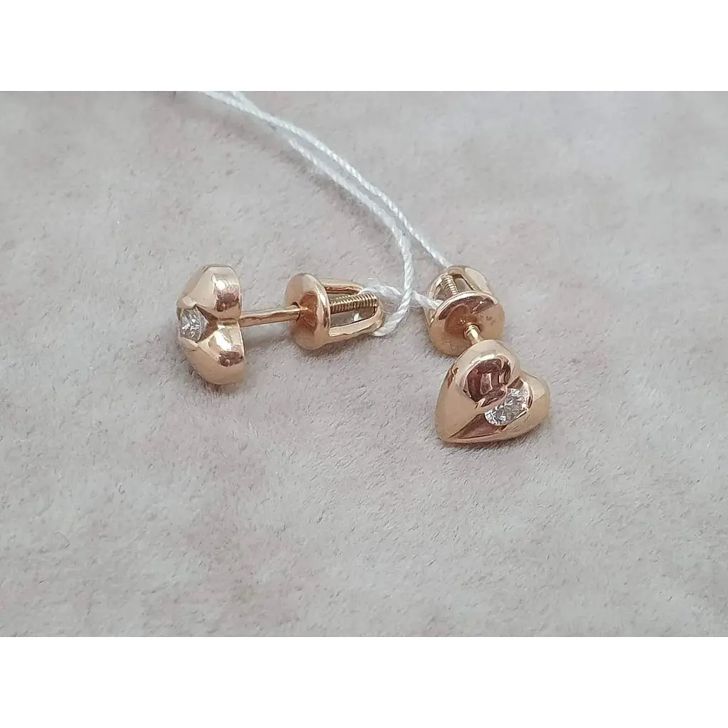 Золотые серьги-пуссеты ЮЗ "Багет" Сердечки с бриллиантами. 5031135 - фото 3