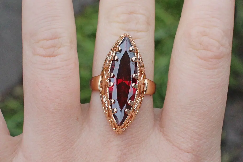 Кільце Xuping Jewelry Маркіз з червоним каменем р 17 золотисте - фото 2