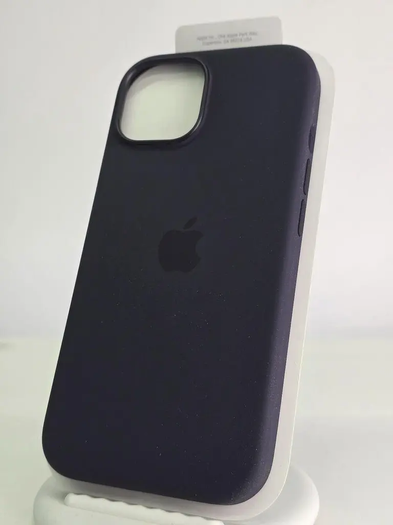 Оригінальний силіконовий чохол для iPhone 15 Apple Silicone Case with MagSafe Midnight Black MT0J3ZM/A - фото 2