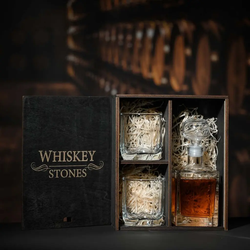 Подарунковий набір віскі Whiskey Stones №12 у дерев'яному пеналі - графин Pasabahce + склянки Luna - фото 3