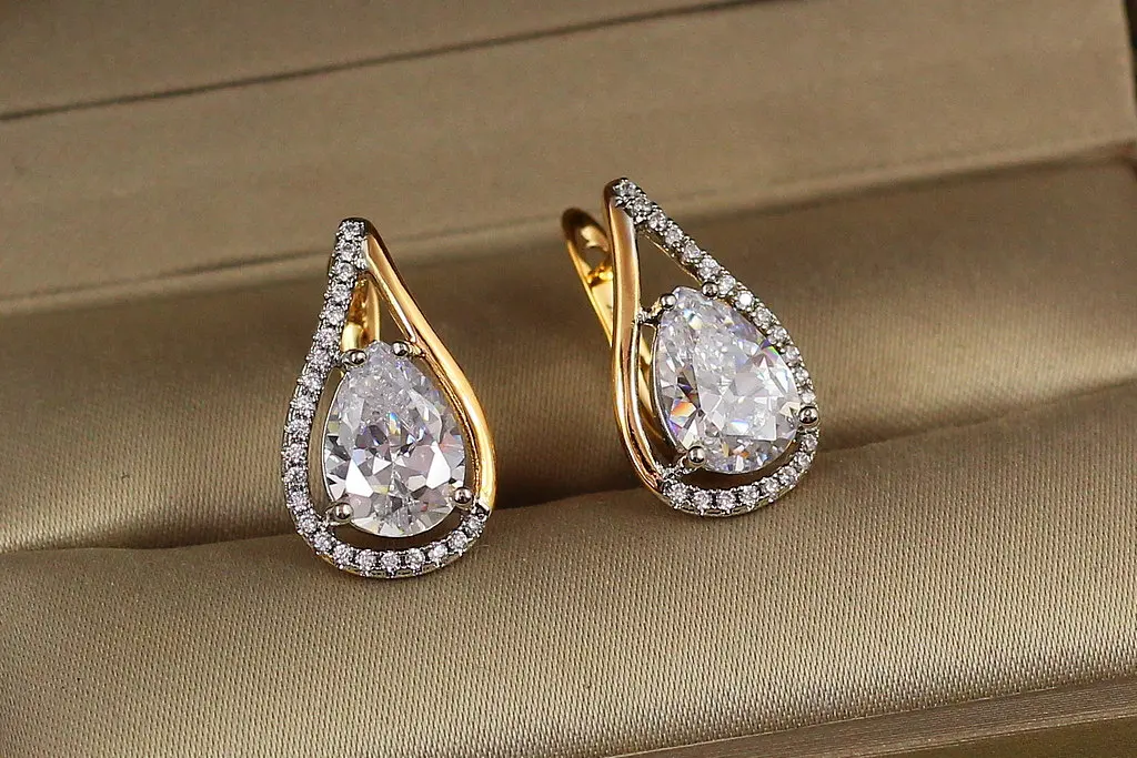 Сережки Xuping Jewelry Капля з родієм 1,8 см золотисті - фото 2